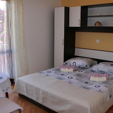 Apartments Milatic イェルサ エクステリア 写真