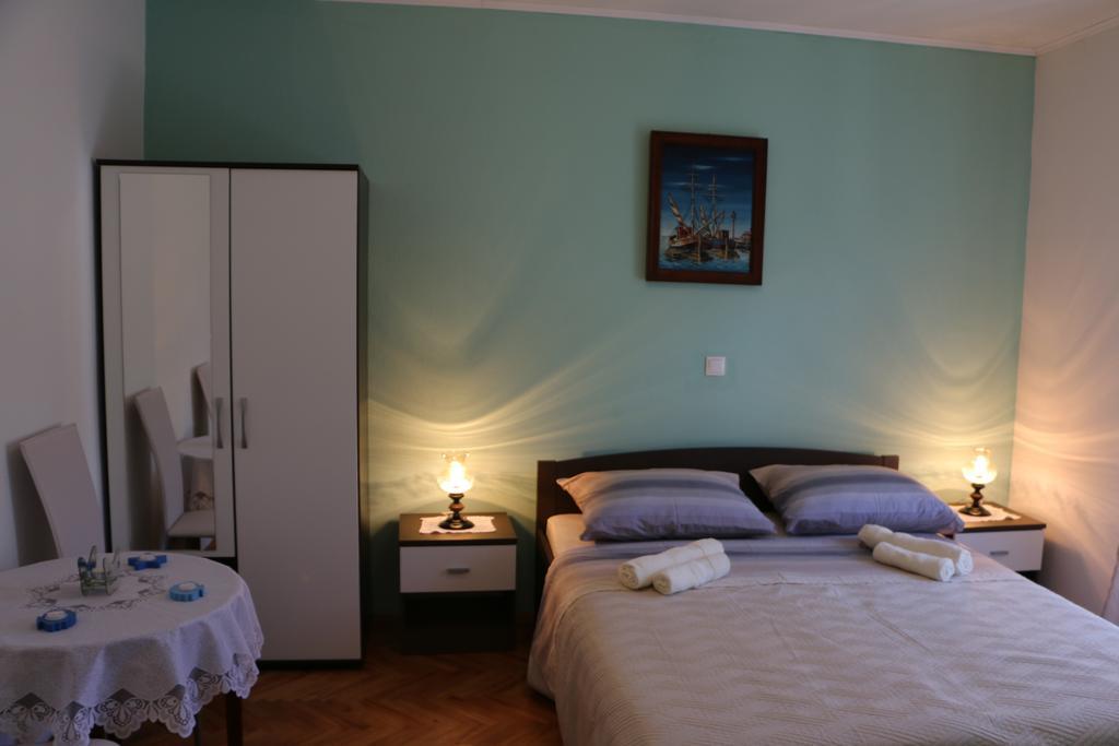 Apartments Milatic イェルサ エクステリア 写真